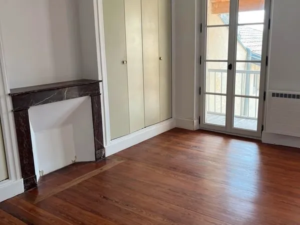 Magnifique Duplex T3 avec balcon donnant sur une cour au calme, Centre-ville de LECTOURE