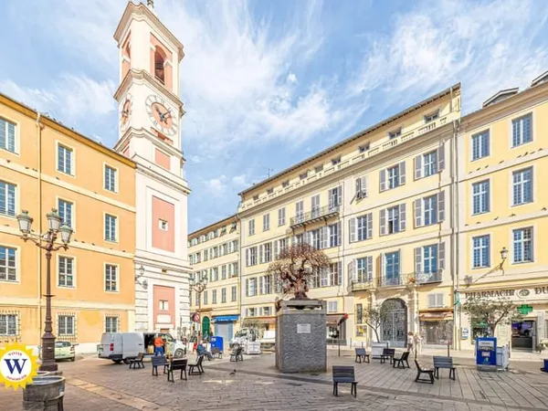 NICE VIEUX NICE / RUE DE L'ABBAYE - 2 pièces en dernier étage de 38 m2 avec mezzanine, à deux pas de