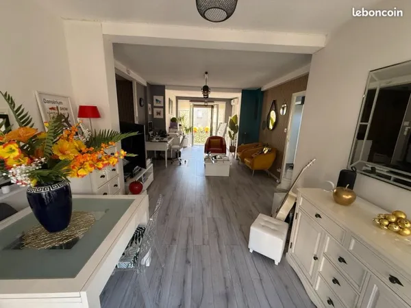 BEL APPARTEMENT T3/4 entièrement restauré