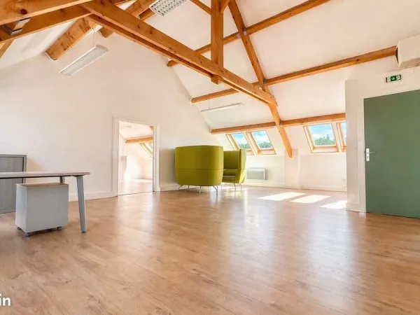 Bureaux 106 m² Fontenay-Trésigny