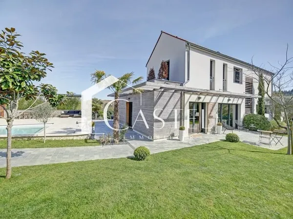 Maison d'architecte sur 1780 m2 de terrain