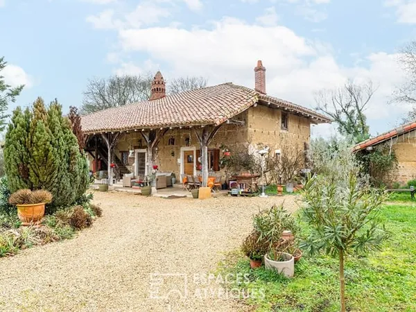 Corps de ferme de 290 m² avec dépendances à Saint-Etienne-sur-Reyssouze