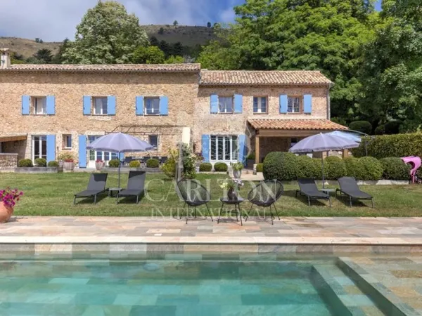 TOURRETTES-SUR-LOUP - Ancienne bergerie rénovée avec vue panoramique mer