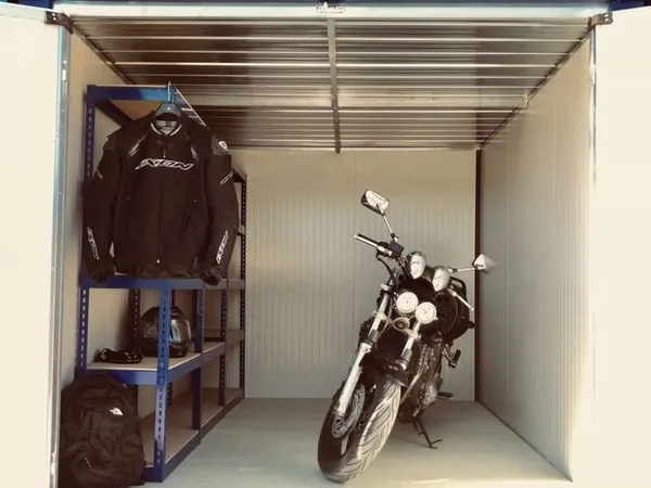 Box de stockage 6 m² sécurisé - Hyper centre Saverdun - Accès voiture / remorque