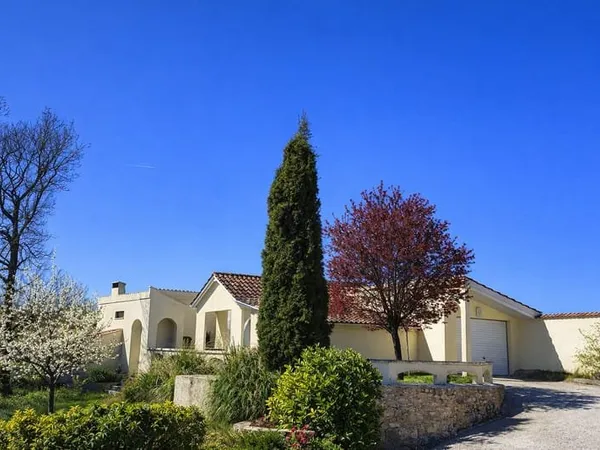 Maison sur les hauteurs de Montaigu, 3 chambres , gargage, j