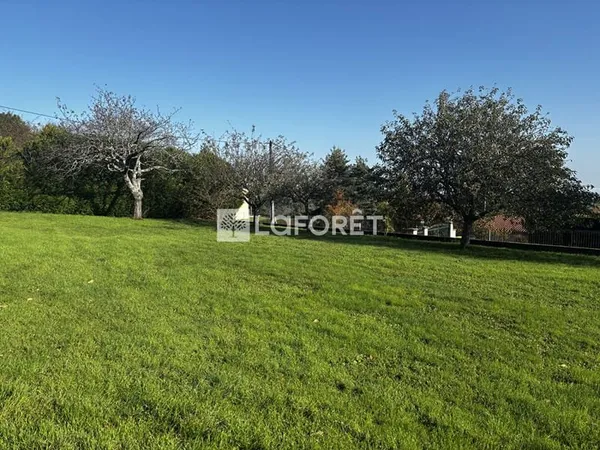 St Jean Soleymieux terrain constructible d'env 1 200 m²