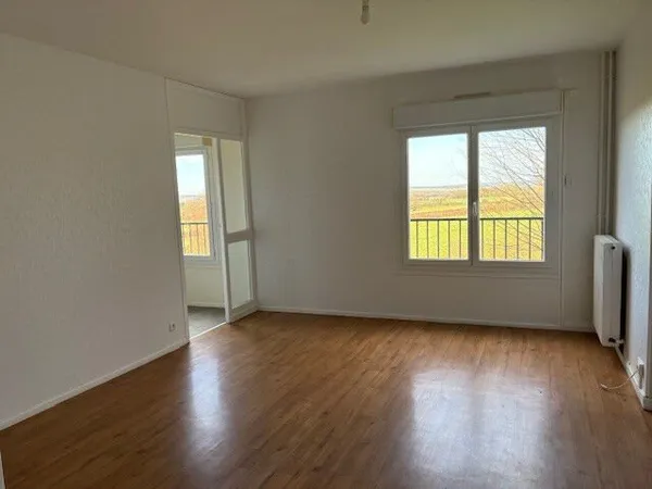 Location Appartement 4 pièces 80 m² Cluis