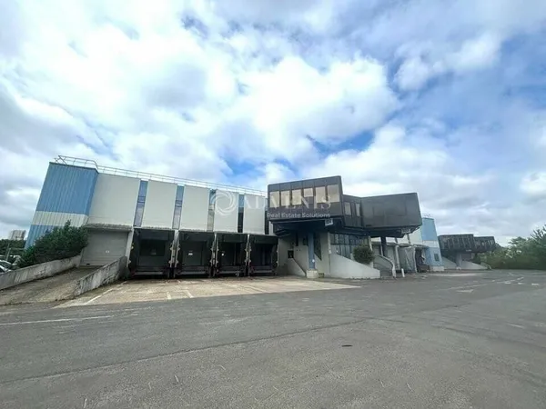 Local d'activité 8873 m²