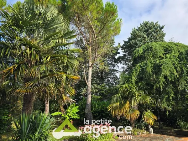 PARNAY: Maison T6 d'environ 188m2 avec un ensemble immobilie