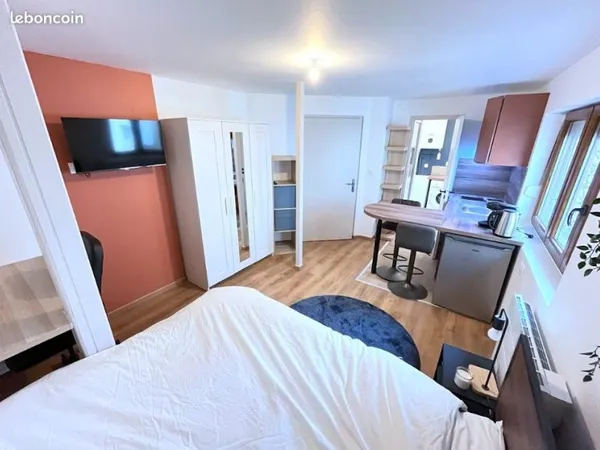 STUDIO entièrement rénové - Quartier ST Florent - 7800e/an - Rentabilité 6%