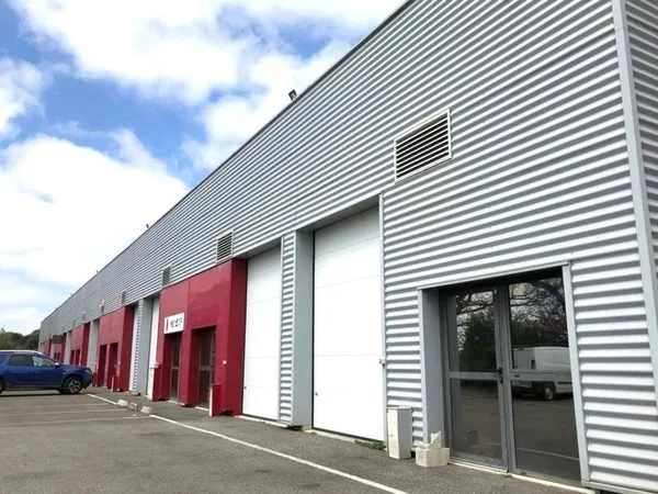 Local d'activité 100 m²
