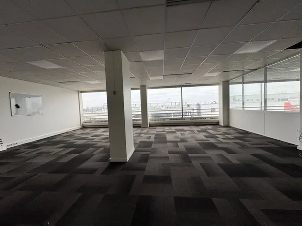 Bureaux 242 m²