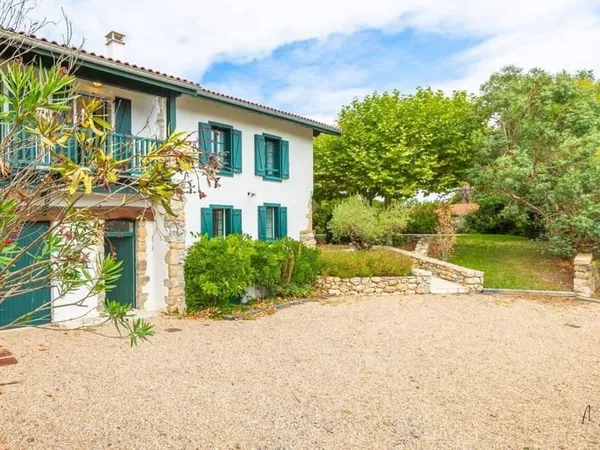 Maison 8 pièces 240 m²