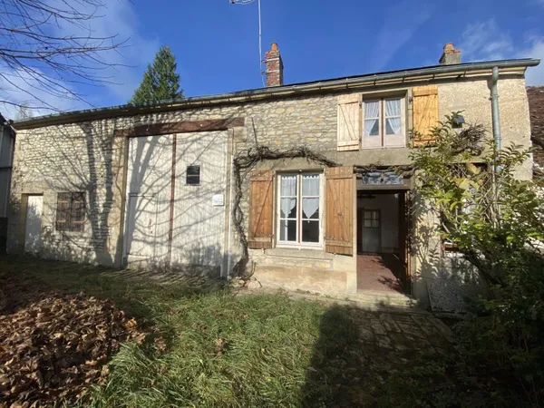 CHARMANTE FERMETTE A RENOVER PROCHE NEVERS