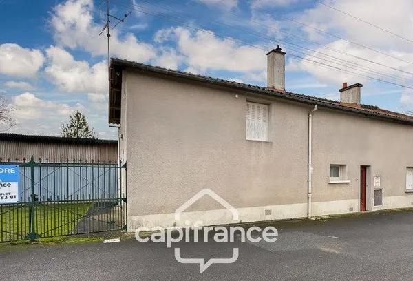 Maison à vendre maison 5 pièces dont 3 chambres VILLIERS (86) Terrain de 1028 m² avec dépendances