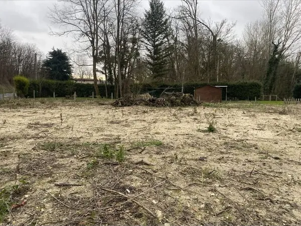Terrain à bâtir de 626 m² à Monts