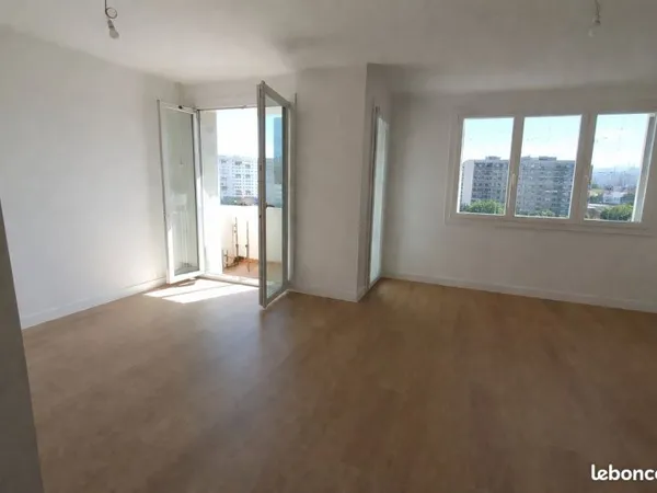 Appartement 2/3 chambres - ascenseur - balcon - stationnement