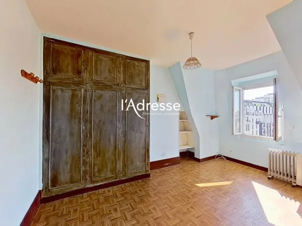 Studio ensoleillé en dernier étage sans vis-à-vis - Rue Cambronne (Paris 15e)