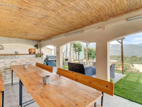 Saint-Martin-du-Var Maison 170 M² 7 Pièces 5 Chambres