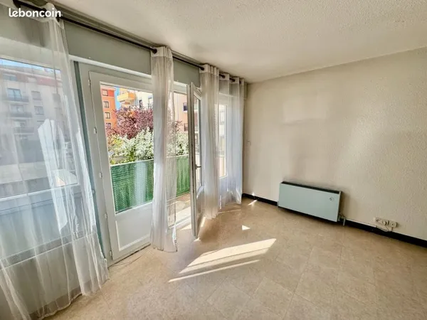 Exclusivité centre VILLEFRANCHE Appartement Type 4, très bien entretenu Dans une résidence proche du