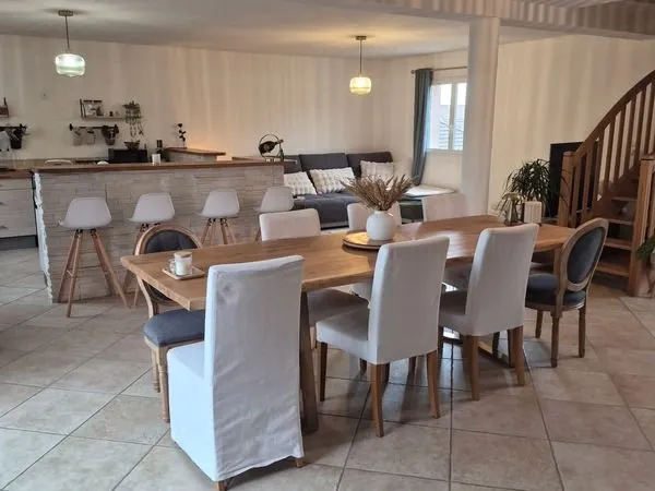 Loue Appartement 141m²
