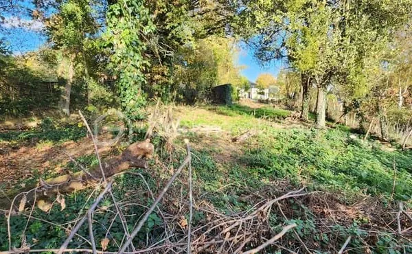 À VENDRE - Terrain constructible en zone AH (hameau constructible)