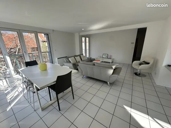 Appartement meublé, 102m², centre historique, très bon état+ Garage
