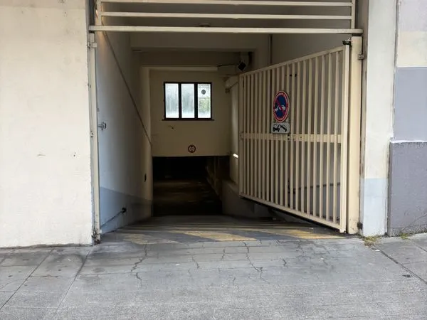 🚗 box fermé avec électricité - caserne de bonne / hyper centre grenoble