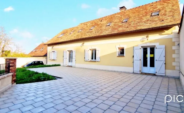 Maison 6 pièces 218 m²