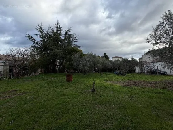 Terrain 325 m²