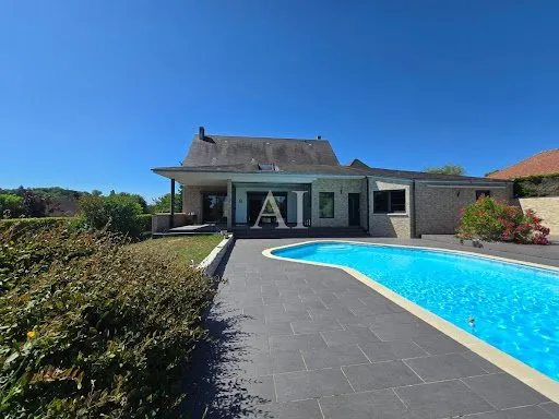 Villa 8 pièces 245 m²