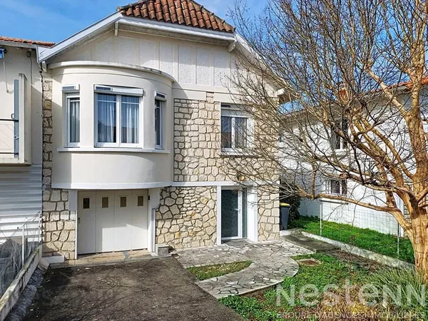 A vendre plein centre de Saujon, en Charente Maritime, charmante maison des Années 30, 93m², 4 chamb