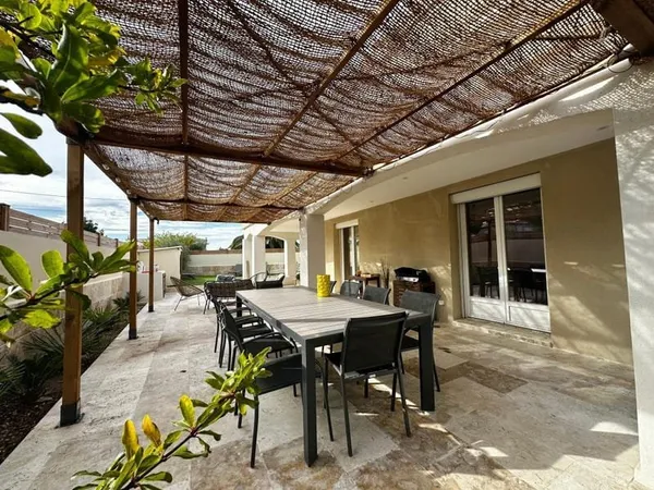 Superbe villa familiale rénovée avec piscine et jardin arboré