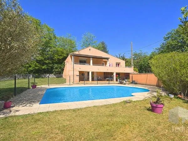 LE TEIL, maison de 160 m2 avec piscine