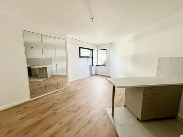 GRAND STUDIO 32 m² - entièrement rénové