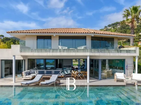 Vente - Carqueiranne - Villa contemporaine avec vue mer et accès