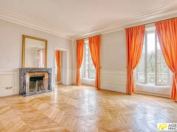 Versailles Clagny Appartement 6 pièces 158 m² carrez situé au 1er étage d'une superbe bâtisse 19ème 