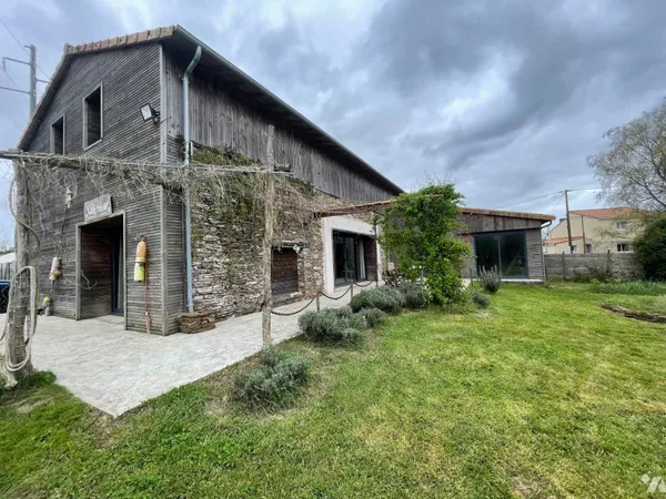 Maison 4 pièces 195 m²