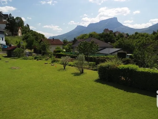 Terrain 749 m²