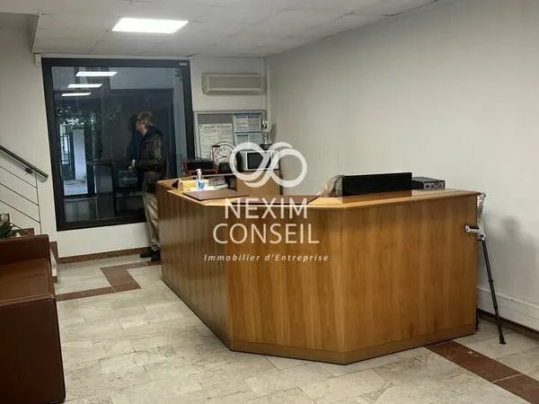 Commerce 443 m²