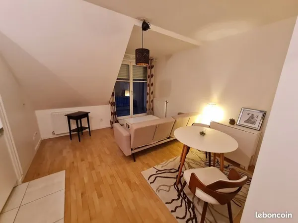 Studio avec parking et balcon - Rambouillet centre