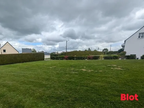 A vendre chez BLOT VITRE terrain constructible 481m² ERBREE