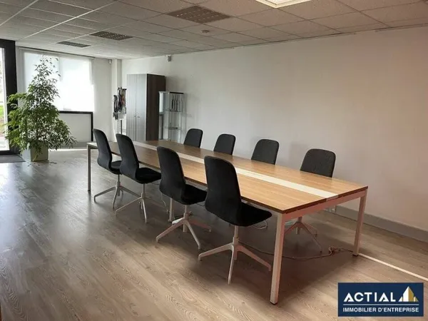 Bureau 495 m²