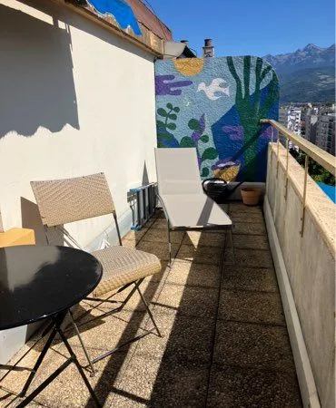 Studio lumineux avec terrasse et vue montagnes
