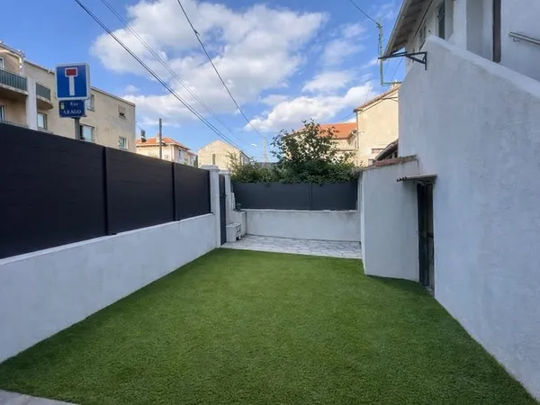 T3 55m2 en rez de jardin .