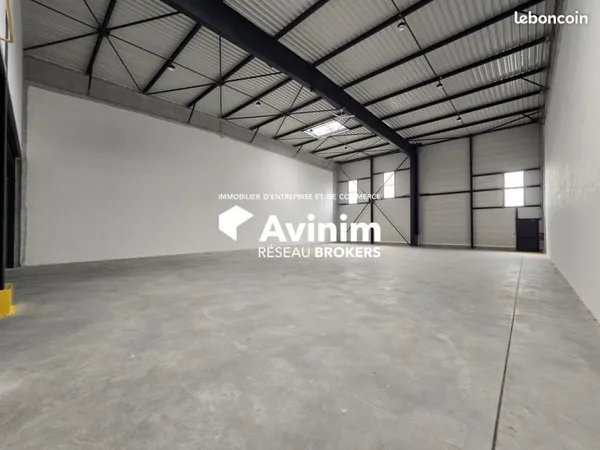 Local 592 m² Saint-Ouen-l'Aumône