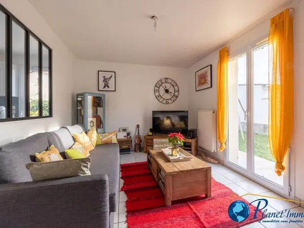 VEAUCHE MAISON DE 100M2 AVEC GARAGE ET PISCINE