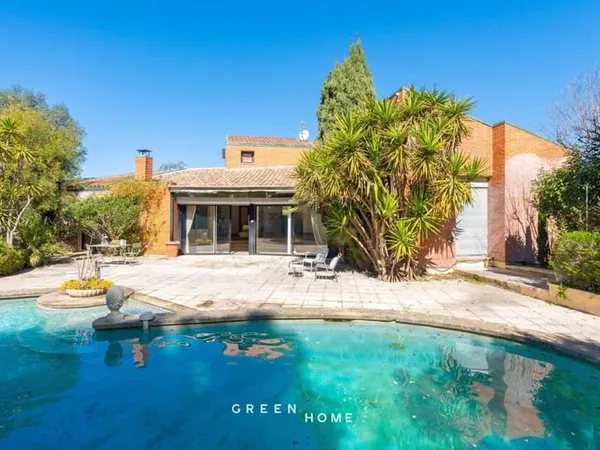 Maison 8 pièces 347 m²