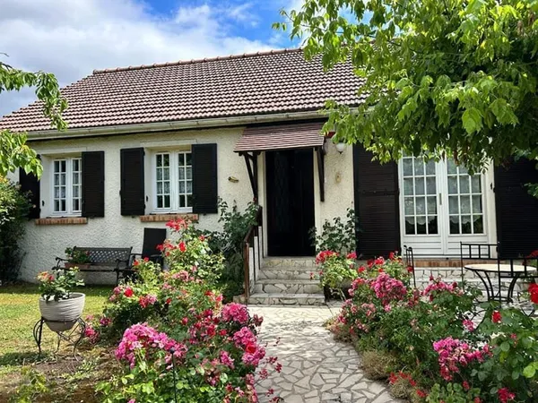 MARINES MEME. PAVILLON INDIVIDUEL DE PLAIN-PIED DE 82 M² PLUS UNE VERANDA DE 24.5 M² SUR UN TERRAIN 