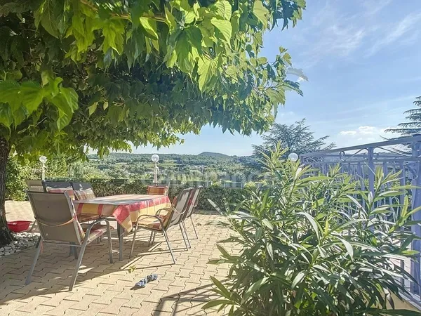 Dpt Gard (30), à vendre Saint Paulet de Caisson, maison T7 sur deux niveaux d'environ 186m2 habitabl